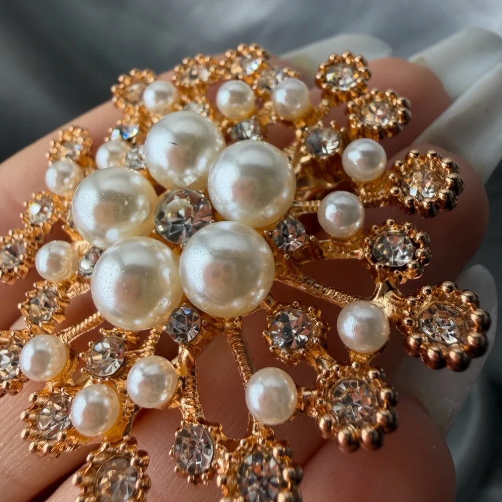 Pearl Crystal Flower Brooch Gold Tone Vintage Style